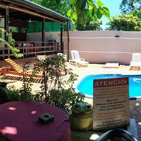 Hostel & Posada Noelia Пуэрто-Игуасу Экстерьер фото