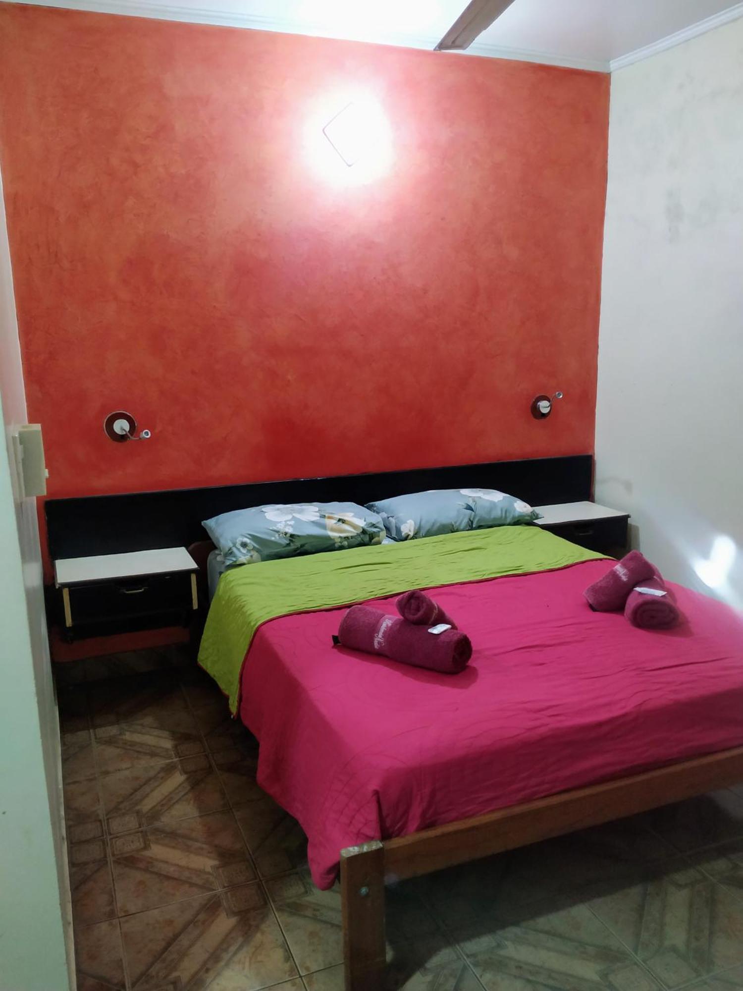 Hostel & Posada Noelia Пуэрто-Игуасу Экстерьер фото